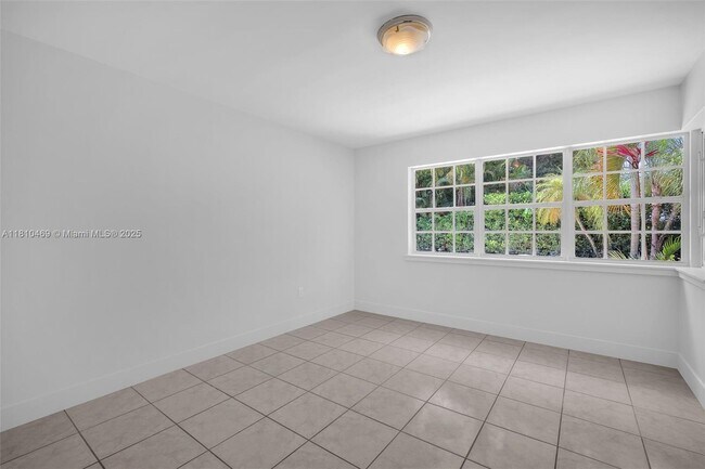 Building Photo - 1525 Trevino Ave