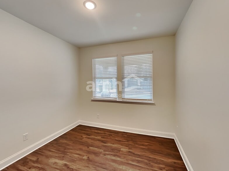 Building Photo - 5292 Blue Mountain Dr