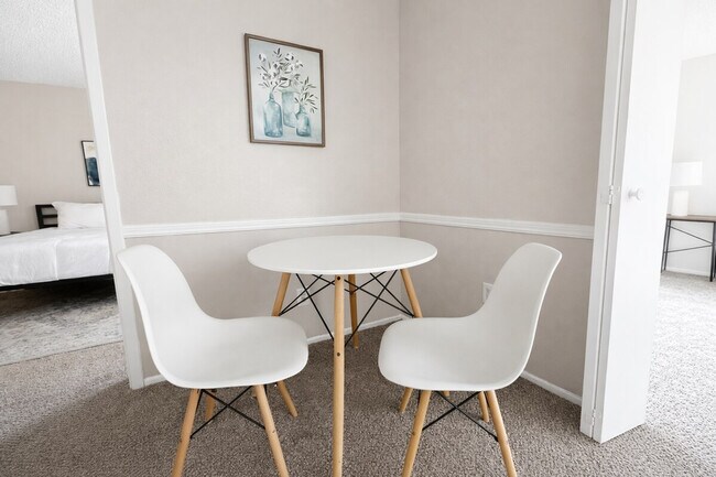 Building Photo - 505 N Rock Rd