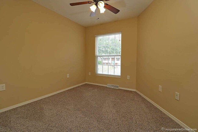 Building Photo - Brookshire 1315/1317