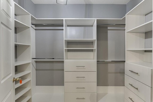 Building Photo - 2464 Laurelfield Dr