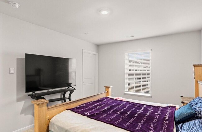 Building Photo - 310 Maple Run Dr