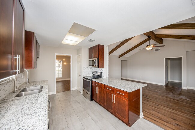 Building Photo - 451 Gentilly Dr