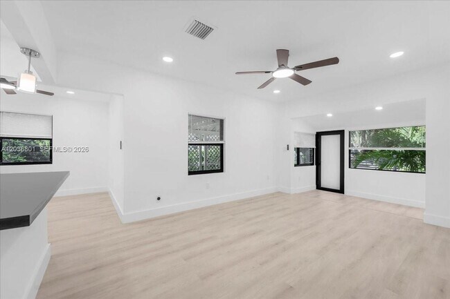 Building Photo - 5220 SW 6th St