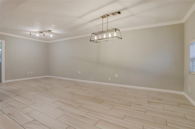 Building Photo - 6807 Schiller St