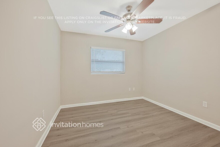 Building Photo - 6000 Balboa Dr