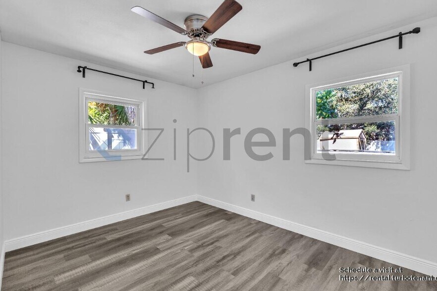 Building Photo - 3321 W Iowa Ave