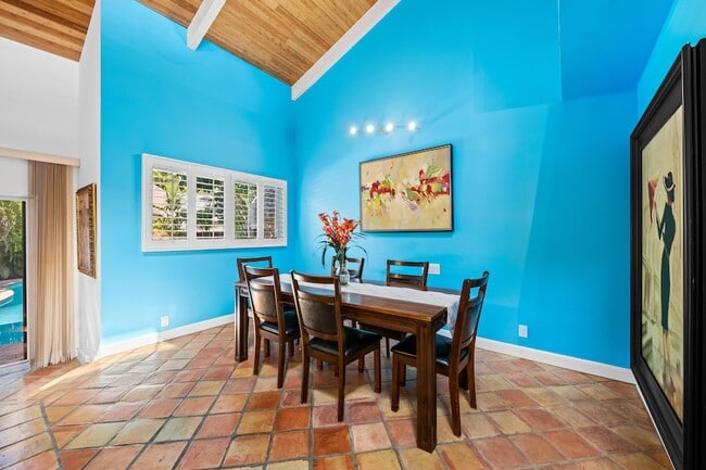 Building Photo - 219 NE 17th Ave