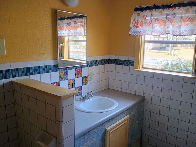 Building Photo - Updated 3 bedroom 2 bath Home for rent