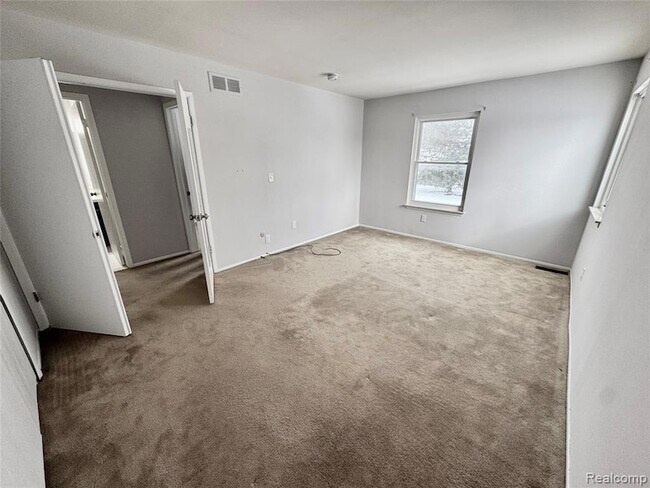 Building Photo - 41070 Southwind Dr