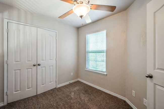 Building Photo - 598 Harbour Town Dr