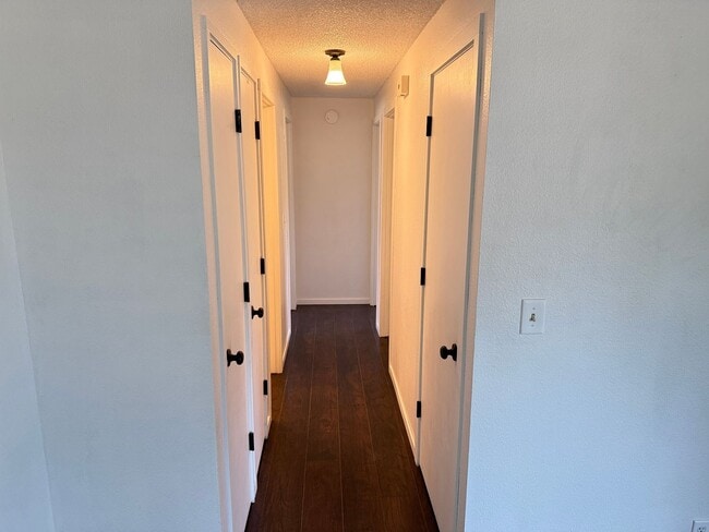 Building Photo - Discover this 3-bedroom 2-bathroom house in a great neighborhood!