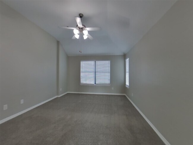 Building Photo - 963 Oak Lynn Dr