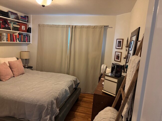 Bedrooom 1 - 1860 Deloz Ave