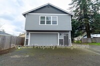 Building Photo - 3308 E 24th Cir