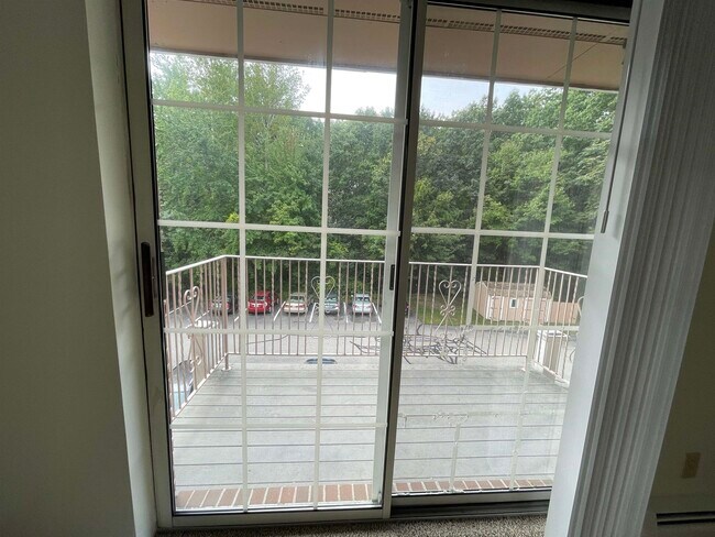 Building Photo - 385 Huse Rd