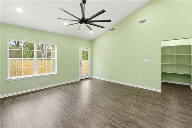 Building Photo - 802 S Newsom St