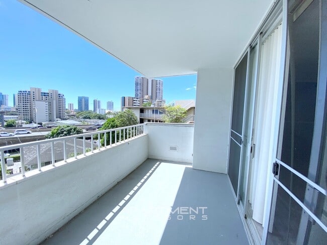 Building Photo - RENOVATED! 2 BED / 2 BATH / 1 PRK! CONVENI...