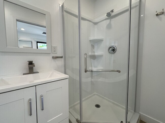 Building Photo - 401-405 Westbourne St