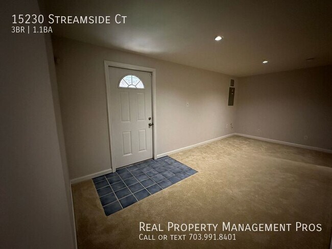Building Photo - 15230 Streamside Ct