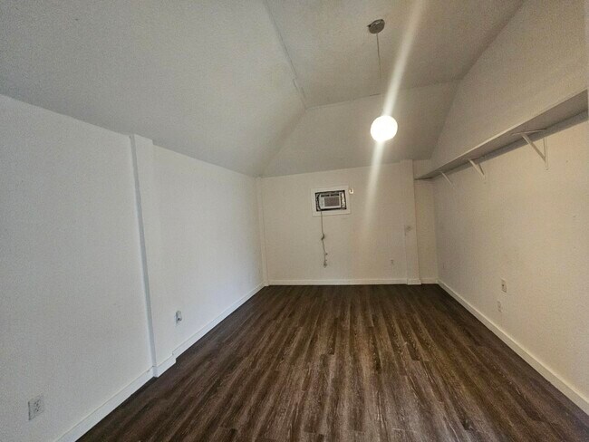 Building Photo - 3215 SE Pinto St