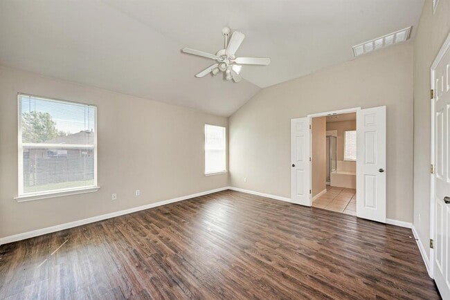 Building Photo - 18613 White Water Cove