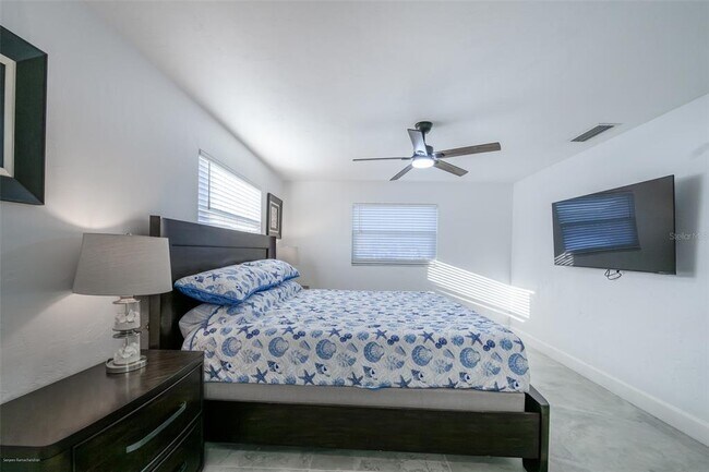 Building Photo - 149 Crescent Dr