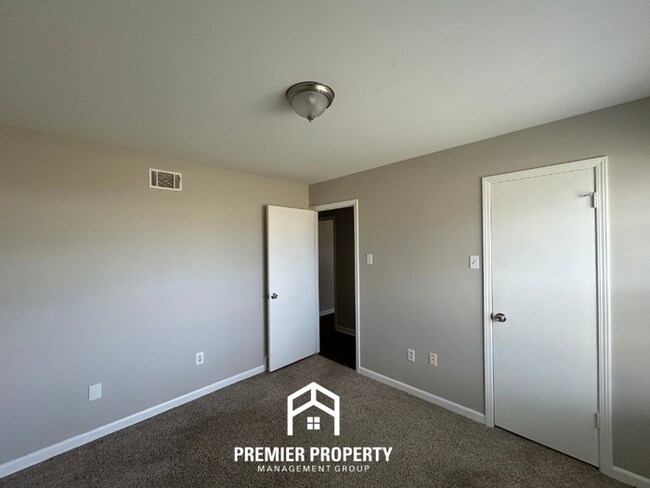 Building Photo - Spacious 3BR/2BA Home in Walls, MS | Brick Fireplace & Large Fenced Backyard