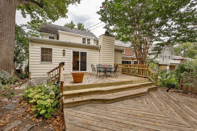 Building Photo - Classic Chevy Chase Charm in NW DC Availab...