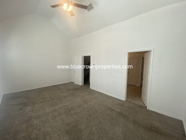 Building Photo - 2431 Klamath Dr