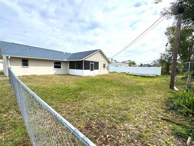 Building Photo - 868 Darwin Rd