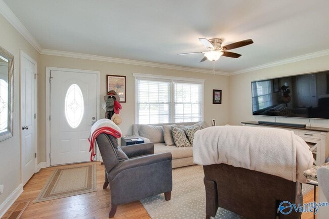 Building Photo - 215 Drake Ave SW