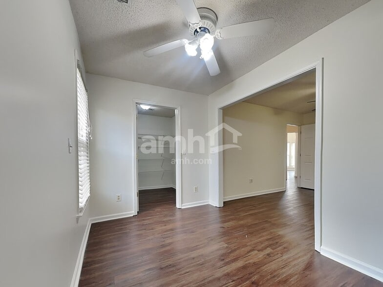 Building Photo - 9270 Chimneyrock Blvd