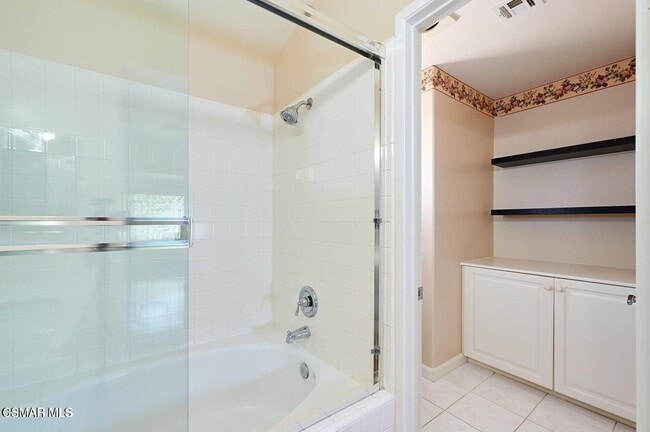 Building Photo - 4827 La Vella Dr