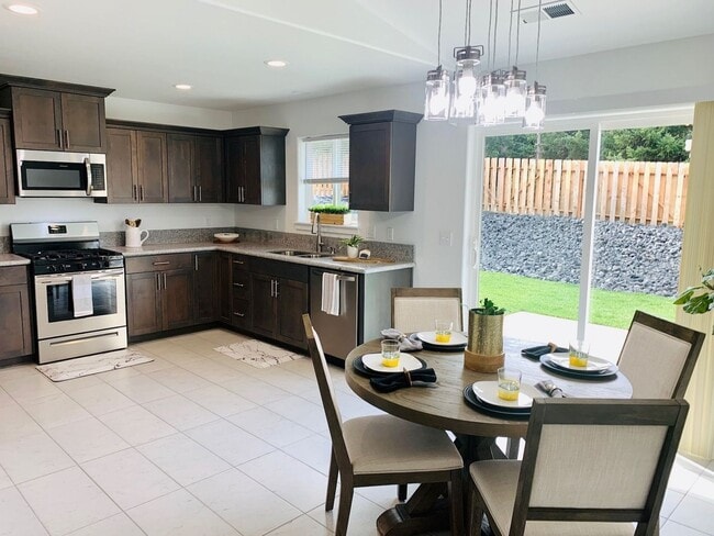 Building Photo - Newer 3 bedroom 2 bath house in Sutherlin