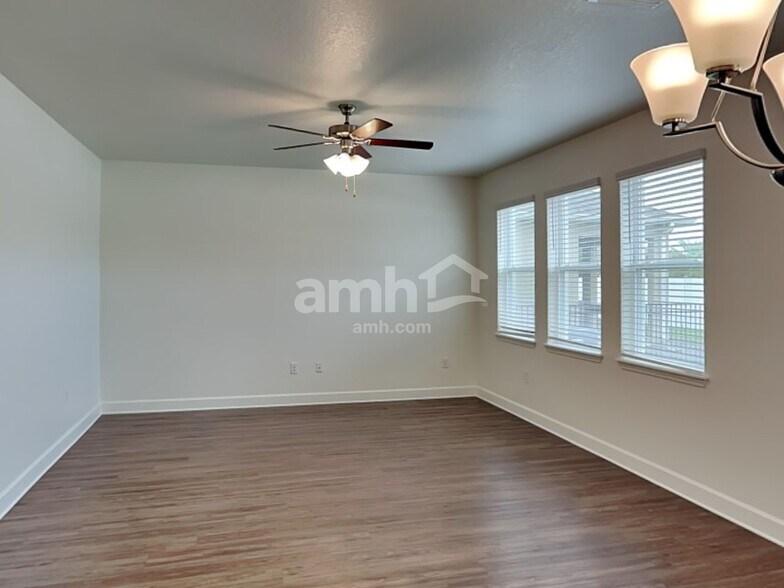 Building Photo - 315 Pine Terrace Dr