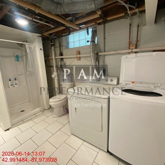 Building Photo - 2922 S 48th St