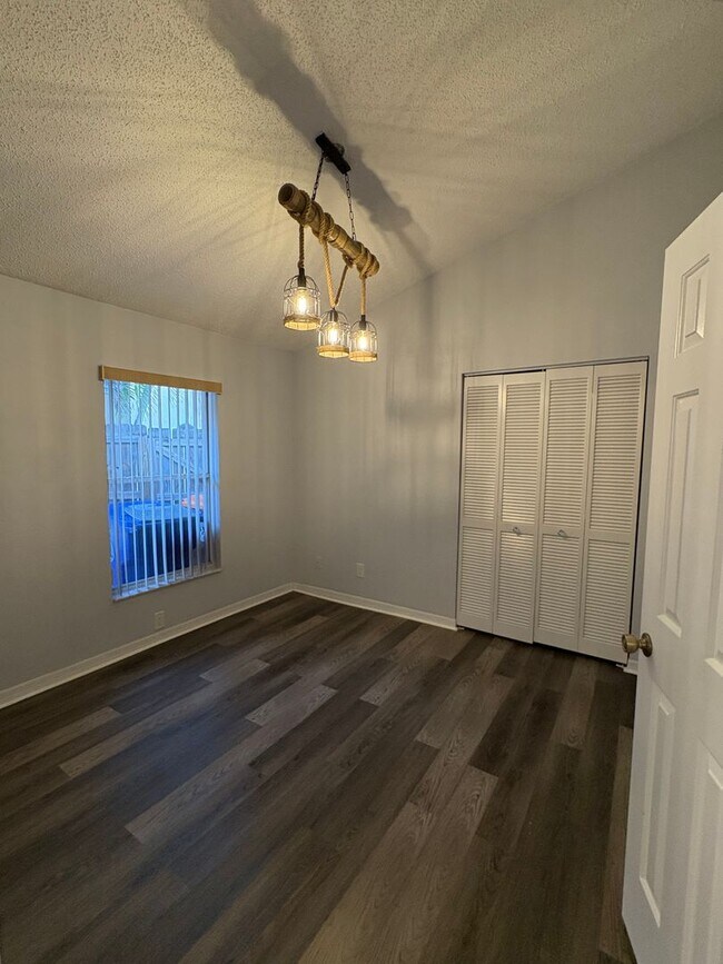 Building Photo - 3/2 with 2 car garage in great Vero Beach location!