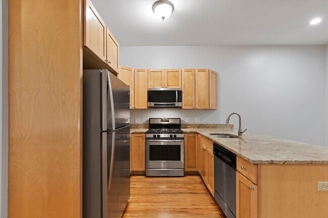 Building Photo - 877 Harrison Ave