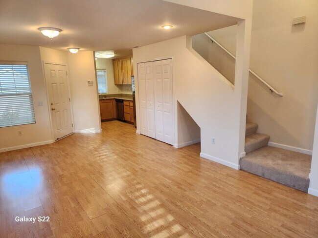 Building Photo - Immaculate Two story,  1 Bedroom, 1 Bathroom, Condo, lots of light,  Close to everything!