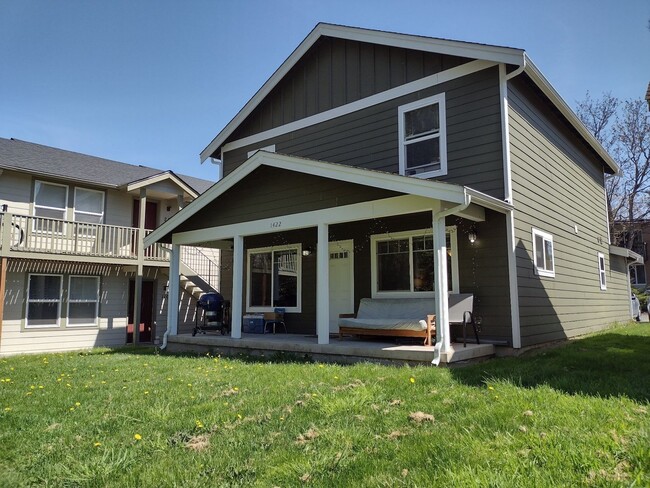 Primary Photo - Five Bedroom House for Rent in Bellingham