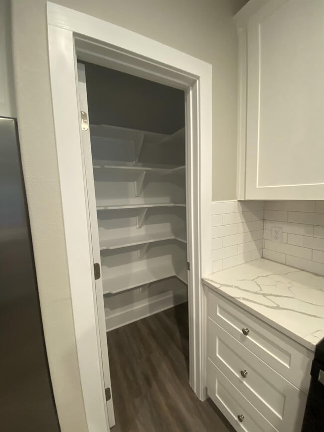 Building Photo - 400 Highlands St