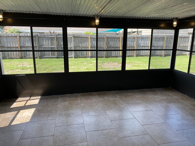 Building Photo - 533 Legume Drive