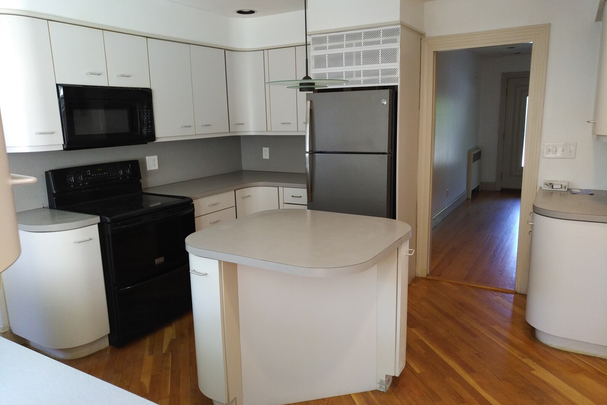 kitchen with island - 40 Brookway Rd