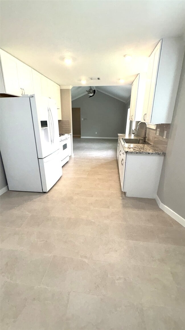 Building Photo - 212 Stratmore Dr