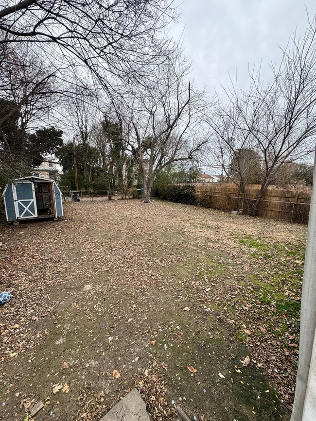 Building Photo - 3 bed house in Church Hill! Enjoy great location, hardwoods, central Ac, and laundry!