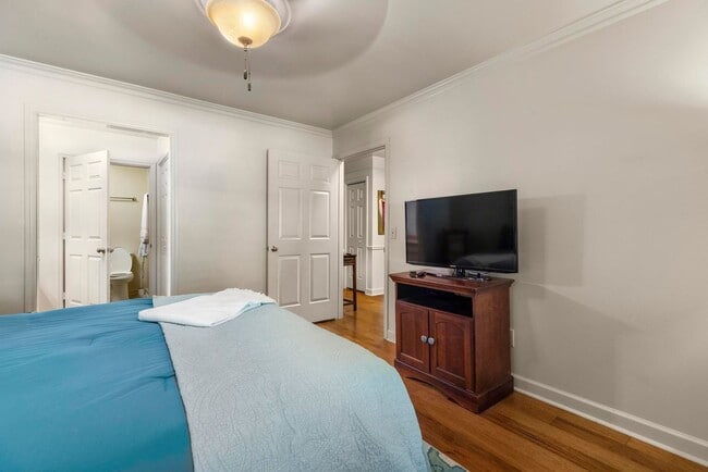 Building Photo - 2 Bedroom 2 Bath in Auburn Now Available!