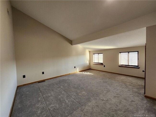 Building Photo - 11 Sherman Ln