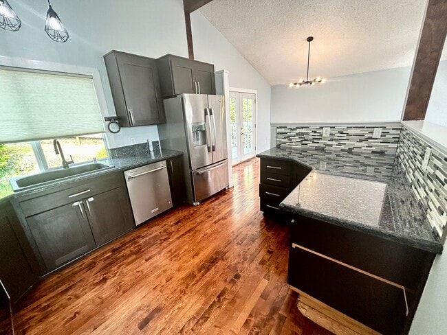 Building Photo - Spacious West Hill Gem – 4 Bed, 3 Bath wit...