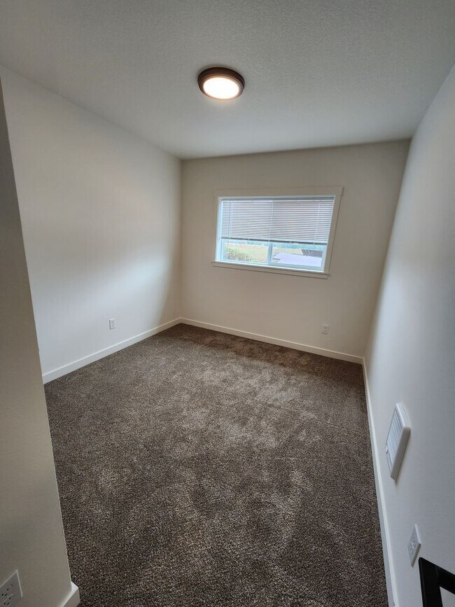 Building Photo - 1006 Peach Rd